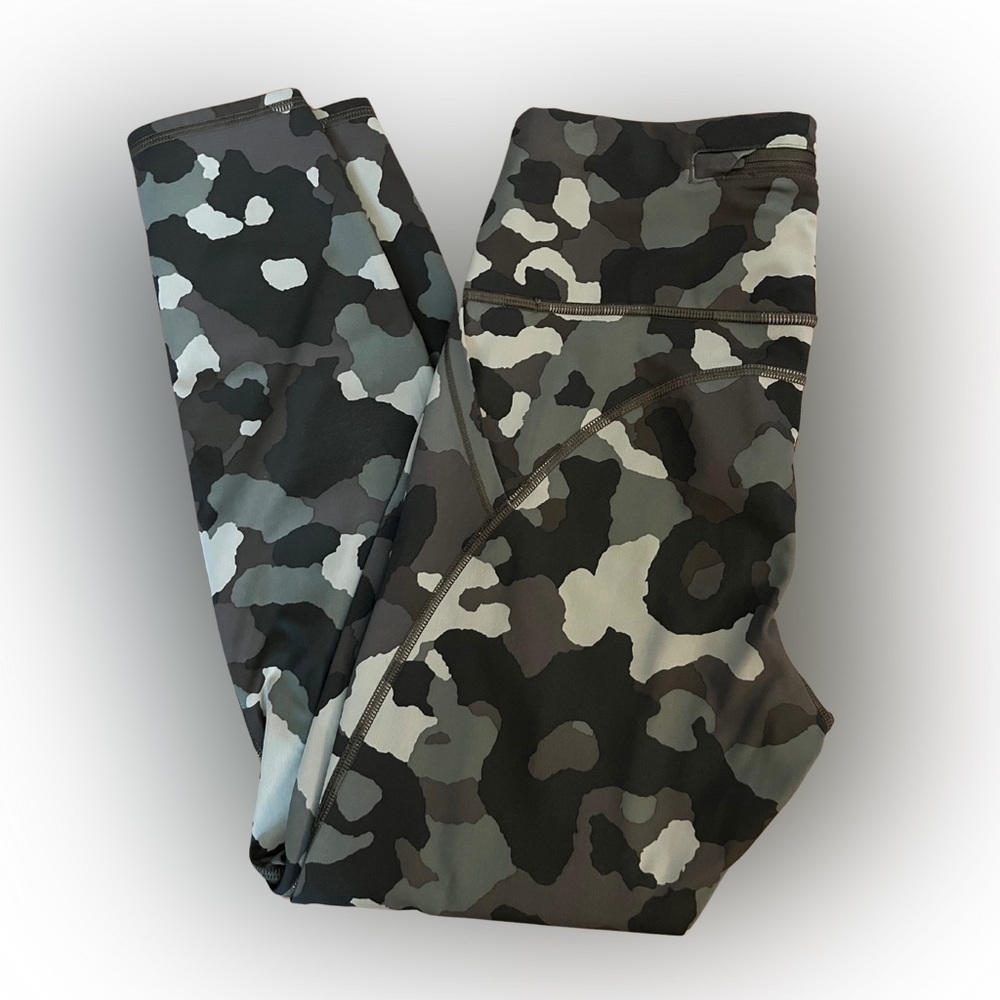 Athleta Camo Lightning 7/8 Leggings